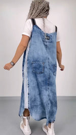 Încarcă imaginea în vizualizatorul Galerie, Rochie de damă din denim cu dungi laterale și decolteu în U
