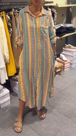 Încarcă imaginea în vizualizatorul Galerie, Rochie de damă cu rever și dungi, lejeră, casual

