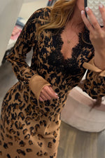 Încarcă imaginea în vizualizatorul Galerie, Rochie elegantă cu imprimeu floral și decolteu în V pentru femei
