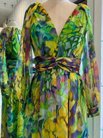 Încarcă imaginea în vizualizatorul Galerie, Rochie maxi din șifon, cu decolteu în V, în culori vibrante
