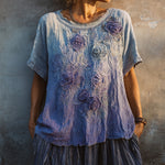 Încarcă imaginea în vizualizatorul Galerie, Top din in cu broderie 3D cu trandafiri în gradient albastru și violet
