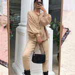 Încarcă imaginea în vizualizatorul Galerie, Costum cardigan răsucit din lână de culoare uni
