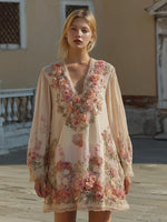 Încarcă imaginea în vizualizatorul Galerie, Rochie mini din in cu model boho romantic, cu trandafiri și degradeuri, brodată
