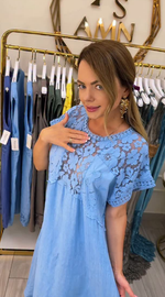 Încarcă imaginea în vizualizatorul Galerie, Rochie din dantelă, bumbac și in, model patchwork
