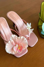 Încarcă imaginea în vizualizatorul Galerie, Sandale stiletto asimetrice cu flori la modă
