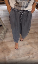 Încarcă imaginea în vizualizatorul Galerie, Pantaloni casual cu picior larg, la modă și versatili, confortabili
