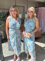 Încarcă imaginea în vizualizatorul Galerie, Rochie florală albastră din șifon
