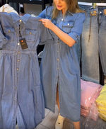 Încarcă imaginea în vizualizatorul Galerie, Rochie din denim cu rever la modă
