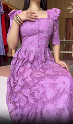 Încarcă imaginea în vizualizatorul Galerie, Rochie elegantă și modernă din dantelă, cu decolteu pătrat
