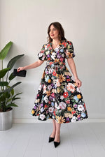 Încarcă imaginea în vizualizatorul Galerie, Rochie cu curea și buchet

