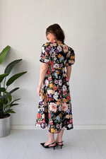 Încarcă imaginea în vizualizatorul Galerie, Rochie cu curea și buchet
