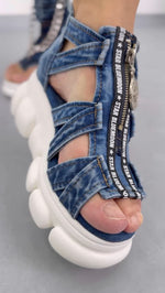 Încarcă imaginea în vizualizatorul Galerie, Fashion denim hollow beach sandals
