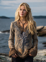 Încarcă imaginea în vizualizatorul Galerie, Cămașă de damă din in, cu guler în V, inspirată de nodul celtic nordic, cu caracatiță
