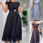 Încarcă imaginea în vizualizatorul Galerie, Rochie slim fit din tifon plisat
