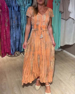 Încarcă imaginea în vizualizatorul Galerie, Rochie cu mânecă scurtă, vopsită în V și cu imprimeu tie-dye
