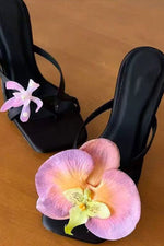 Încarcă imaginea în vizualizatorul Galerie, Sandale stiletto asimetrice cu flori la modă
