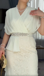 Încarcă imaginea în vizualizatorul Galerie, Rochie ușoară, luxoasă și elegantă, cu volane, model patchwork, în talie
