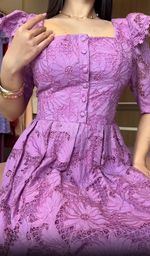 Încarcă imaginea în vizualizatorul Galerie, Rochie elegantă și modernă din dantelă, cu decolteu pătrat
