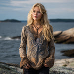 Încarcă imaginea în vizualizatorul Galerie, Cămașă de damă din in, cu guler în V, inspirată de nodul celtic nordic, cu caracatiță
