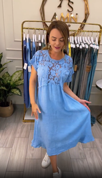 Încarcă imaginea în vizualizatorul Galerie, Rochie din dantelă, bumbac și in, model patchwork
