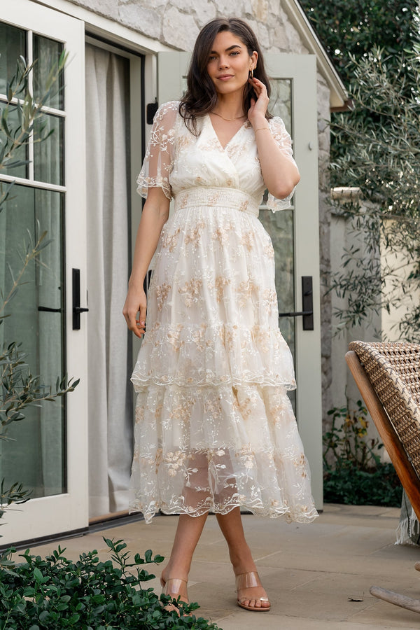Rochie midi brodata din dantela