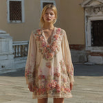 Încarcă imaginea în vizualizatorul Galerie, Rochie mini din in cu model boho romantic, cu trandafiri și degradeuri, brodată
