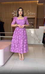 Încarcă imaginea în vizualizatorul Galerie, Rochie elegantă și modernă din dantelă, cu decolteu pătrat
