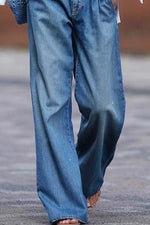 Încarcă imaginea în vizualizatorul Galerie, Pantaloni casual damă din denim largi
