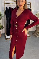 Încarcă imaginea în vizualizatorul Galerie, Rochie slim fit din tricot, cu decolteu în V și nasturi metalici
