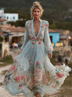 Încarcă imaginea în vizualizatorul Galerie, Rochie din șifon cu decolteu adânc în V și broderie cu mărgele

