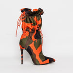 Încarcă imaginea în vizualizatorul Galerie, Cizme cu toc stiletto cu imprimeu camo
