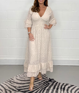 Rochie midi cu broderie englezească și mâneci strânse