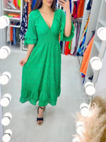Încarcă imaginea în vizualizatorul Galerie, Rochie midi cu broderie englezească și mâneci strânse
