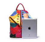 Încarcă imaginea în vizualizatorul Galerie, Rucsac din piele de miel cusut manual, cu crampoane colorate din mozaic
