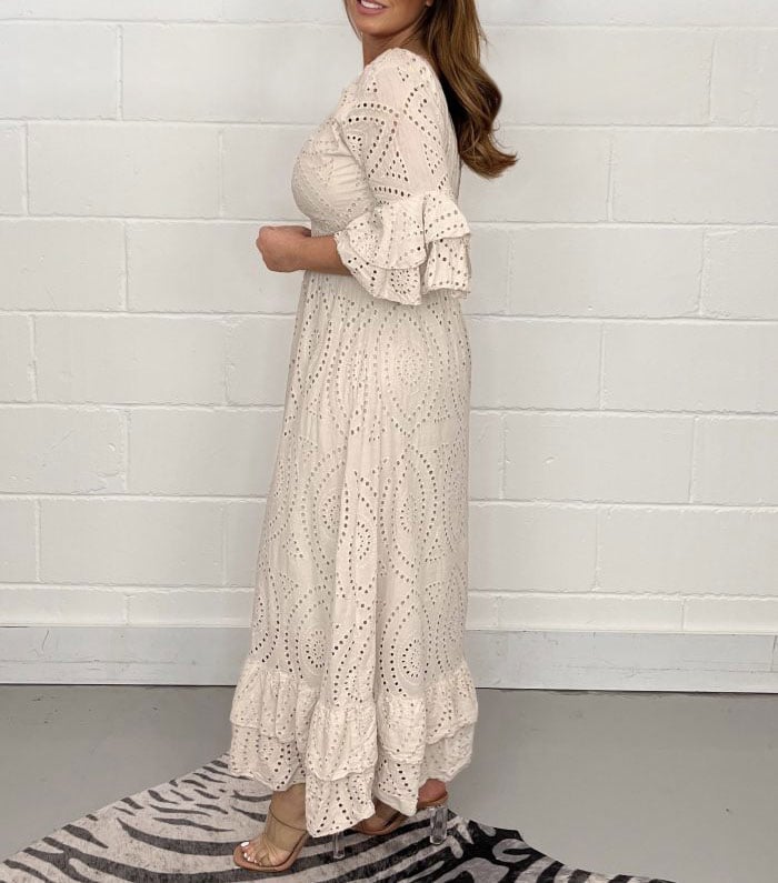 Rochie midi cu broderie englezească și mâneci strânse