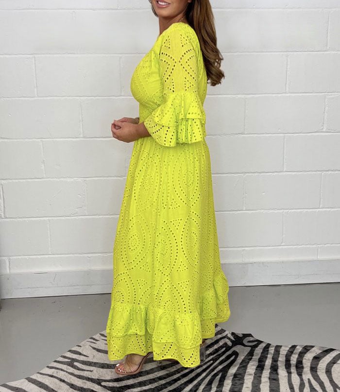 Rochie midi cu broderie englezească și mâneci strânse